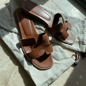 🤎 HERMES GOLD ORAN SANDALS 🤎